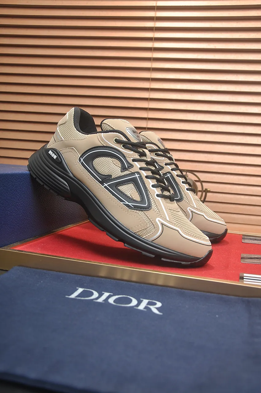 Men's men's shoes 💰: 500💶 (top original order) Brand: Dior (Dior) Standard code: Men's code 38-44 (45 customized) Grade: Same as the official website Material: Top original cowhide spliced ​​together Original wear-resistant and lightweight outsole Style category: Fashionable casual shoes Distinguished luxury brand elements top luxury Color: Actual picture color